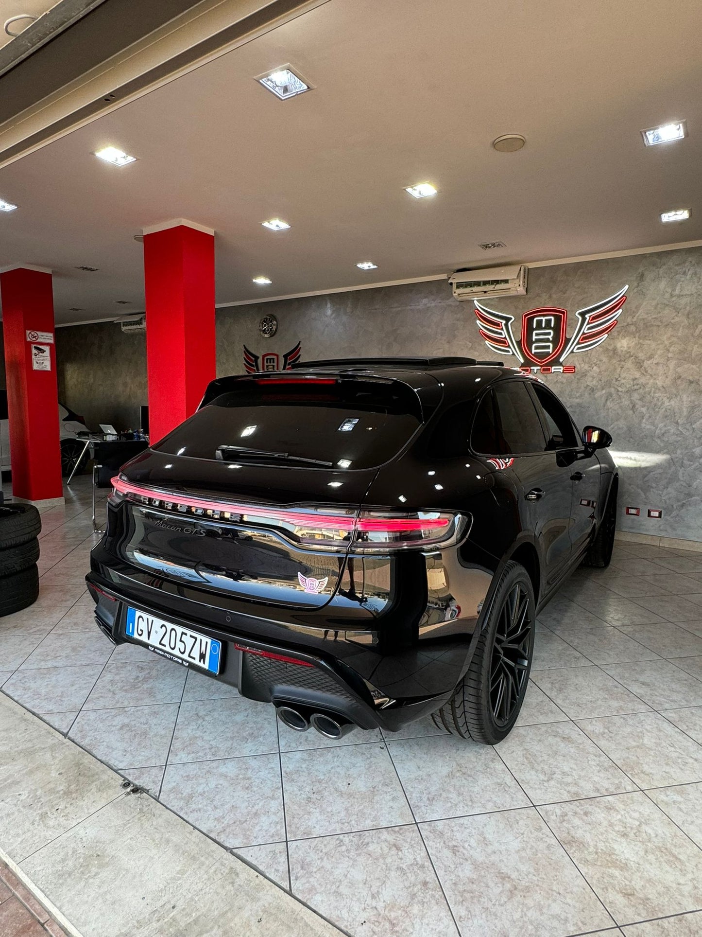 PORSCHE Macan GTS Nero