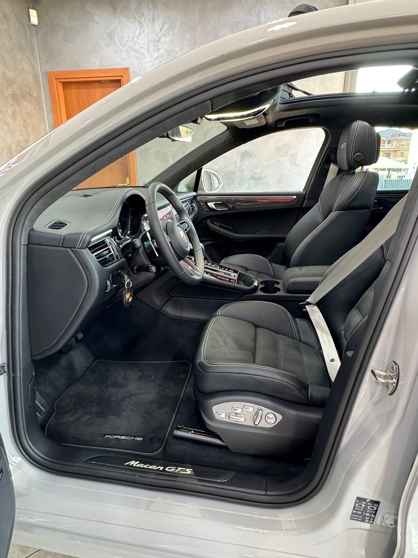 PORSCHE Macan GTS Gesso